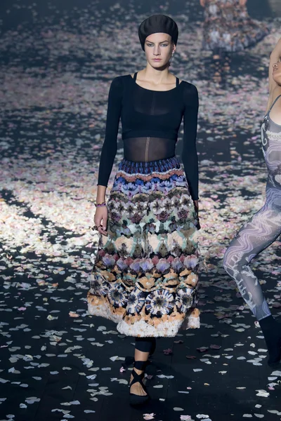 Look 75